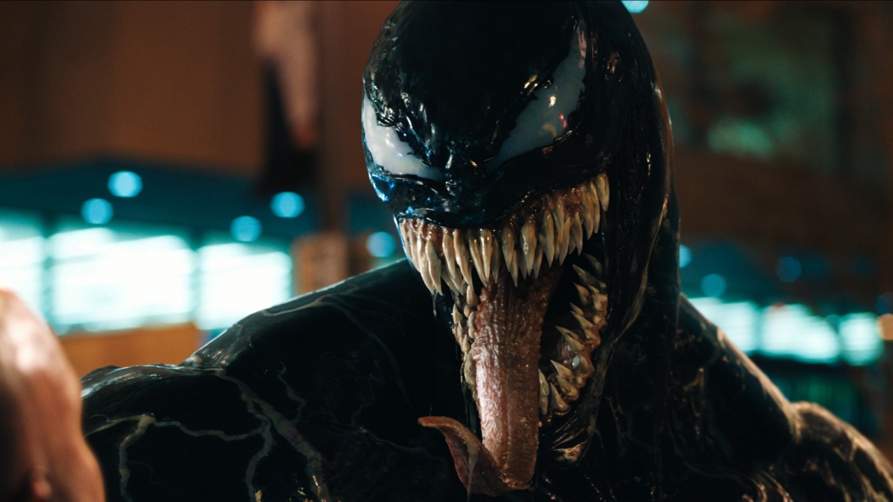Een enorm vreemde trailer voor 'Venom'