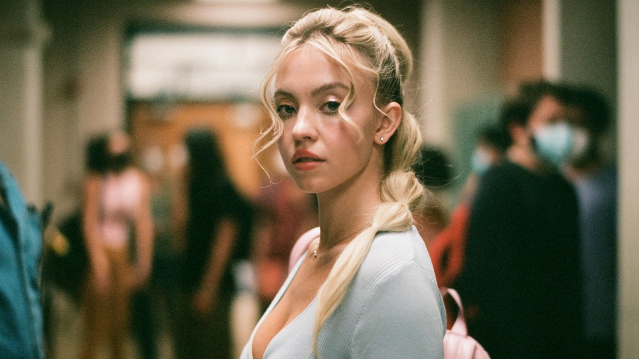 Nieuwste Marvel-actrice Sydney Sweeney heeft een wel erg krap jurkje aan