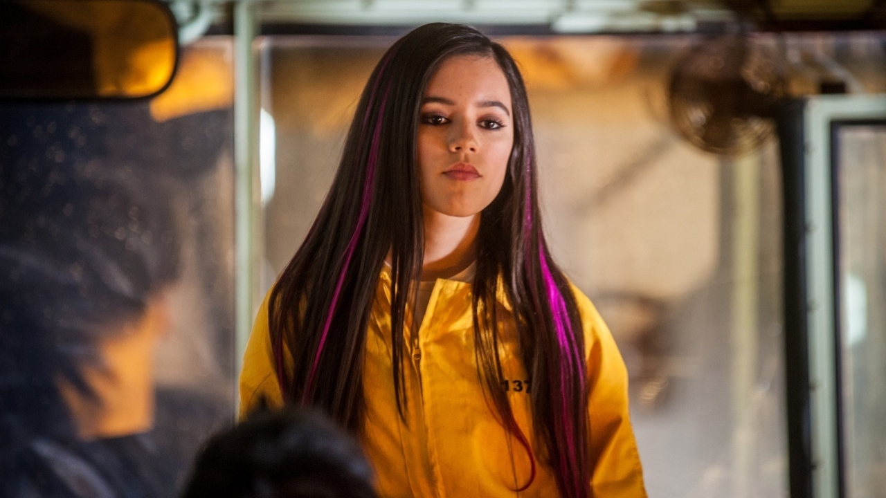 In deze rode jurk eist Jenna Ortega echt alle aandacht op: "ongelooflijk dankbaar"