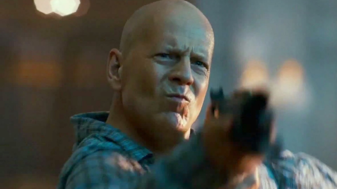 Slaapverwekkende Bruce Willis jaagt op bandieten in trailer 'American Siege'