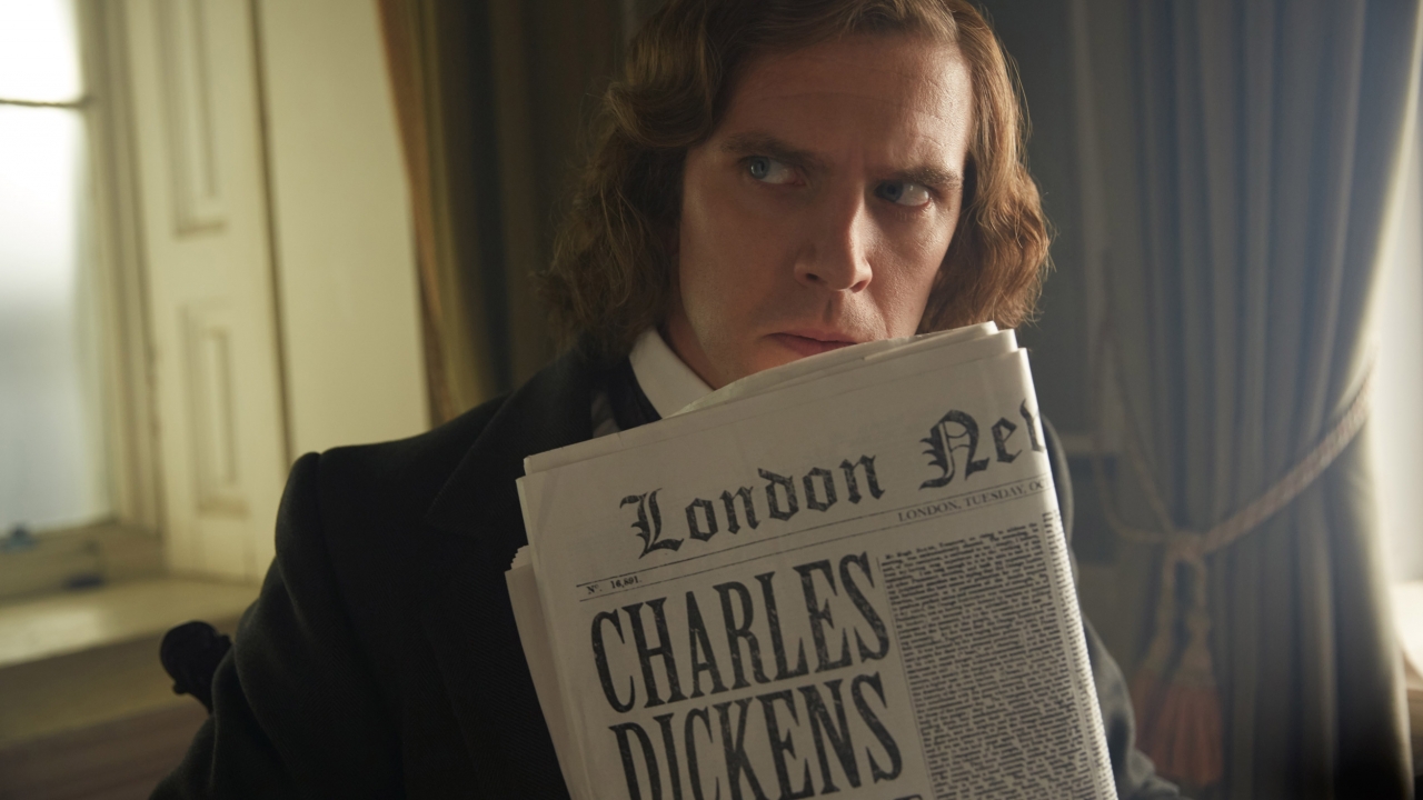 Dickens ontdenkt Scrooge in tweede trailer 'The Man Who Invented Christmas'