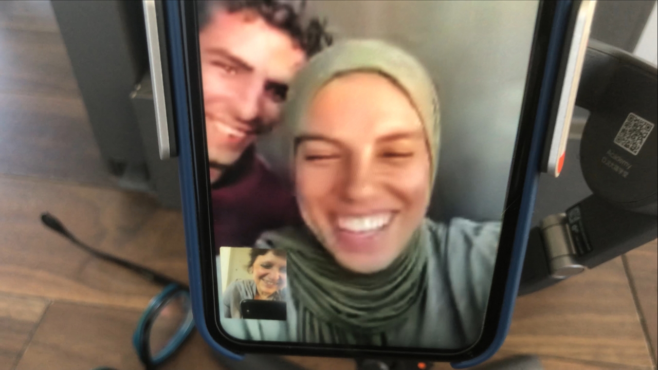 'Put Your Soul on Your Hand and Walk': de hel van Gaza door de ogen van een jonge fotografe