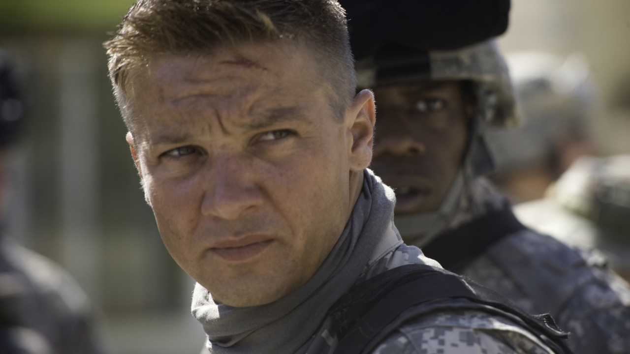 Jeremy Renner herinnert bizar incident: "Zag met mijn rechteroog mijn linkeroog"