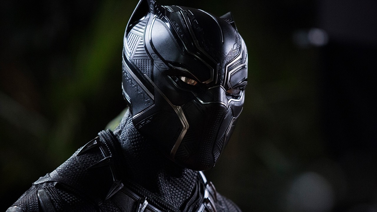 Laaiend enthousiaste recensies 'Black Panther'