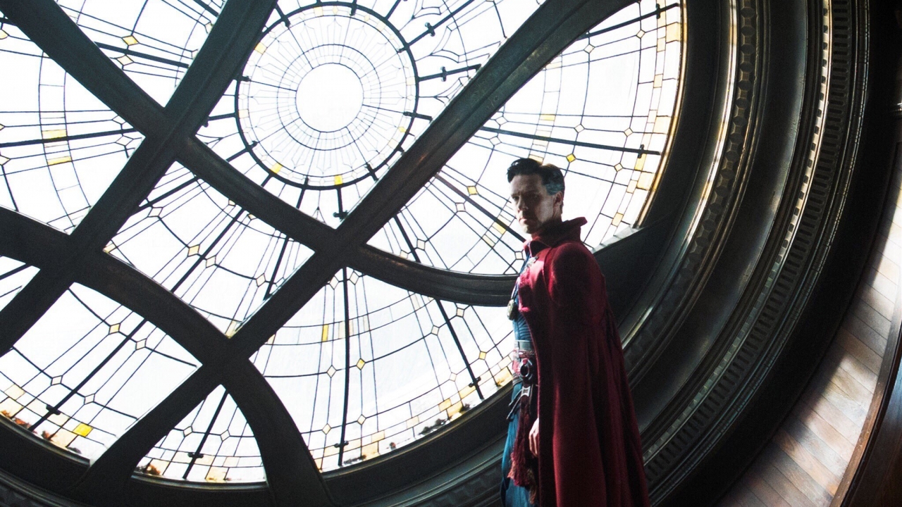 Speelduur bekend & ondersteboven-poster 'Doctor Strange'