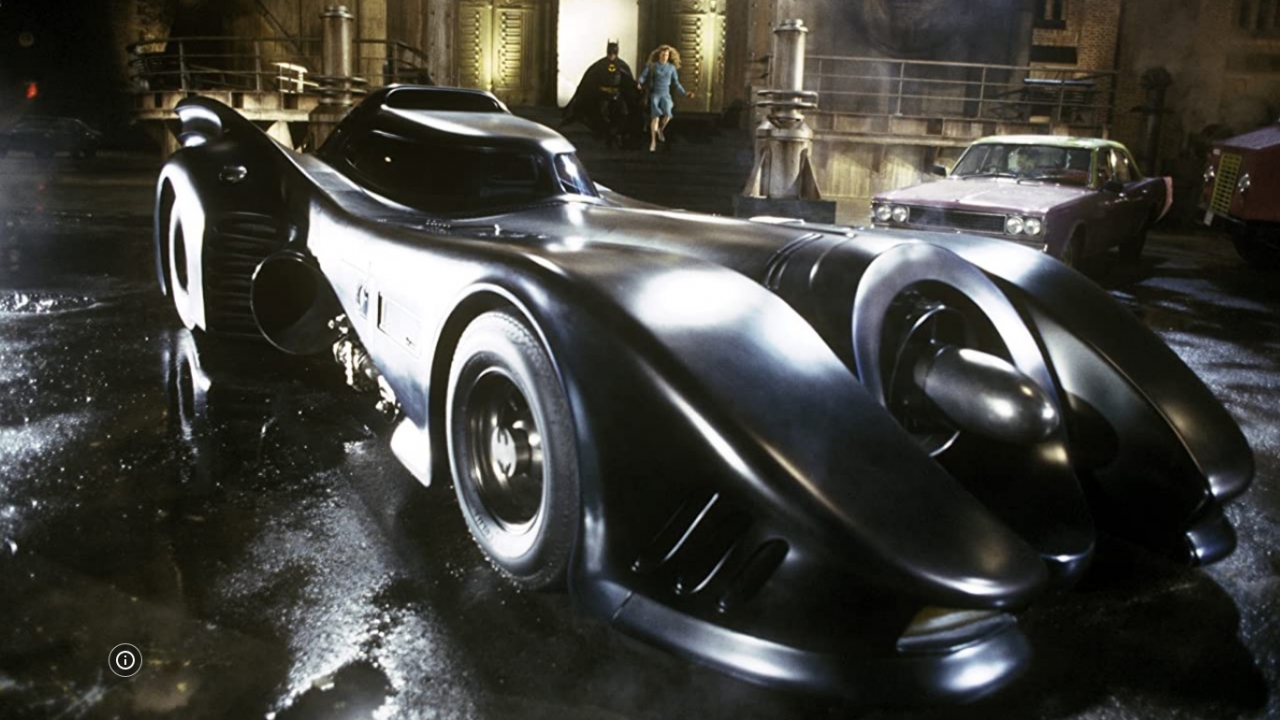 Bekend voertuig op promofoto 'The Flash' hint tóch op medewerking Michael Keaton