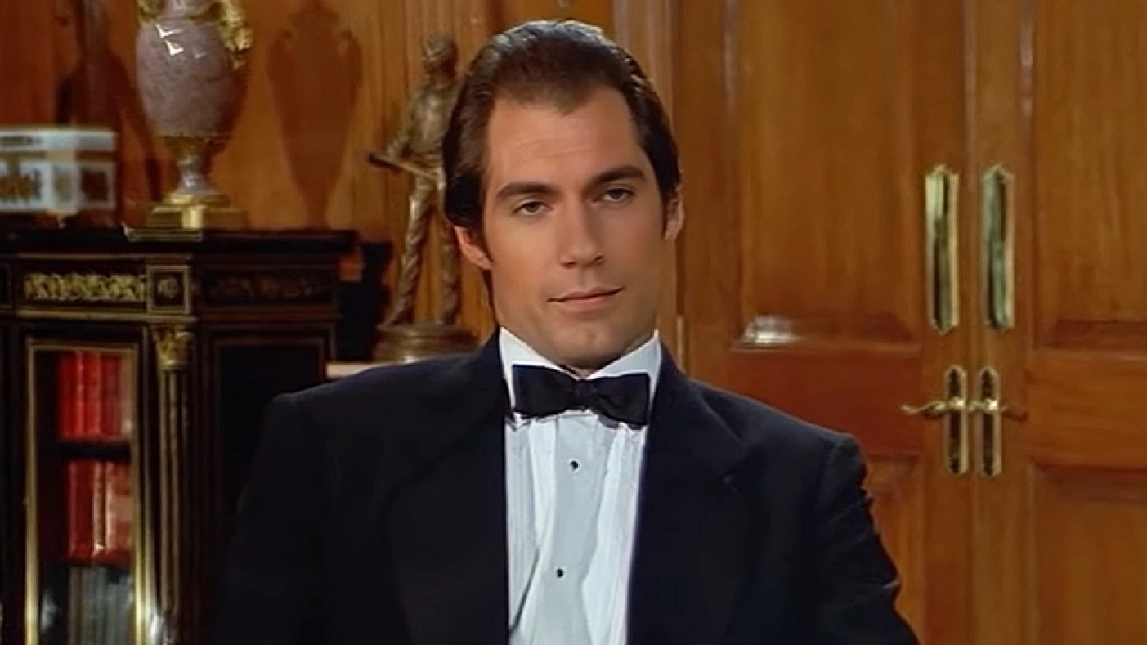 Henry Cavill wil nog steeds James Bond spelen, maar heeft het gewoon te druk