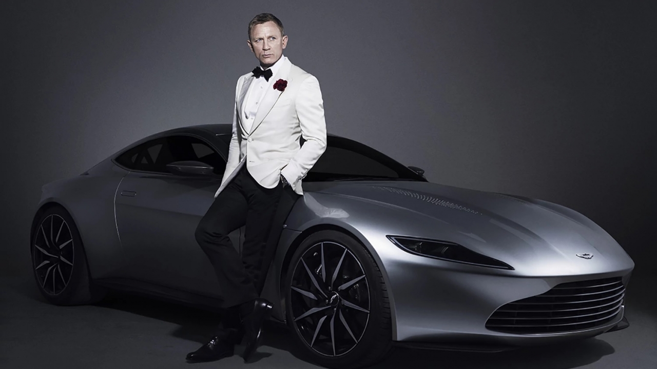 007 rijdt een Aston Martin Rapide E in 'Bond 25'