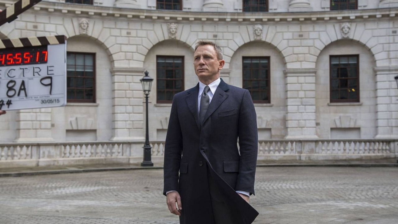 'Bond 25' maakt Londen onveilig: koninklijke ruiters en Daniel Craig in een Aston Martin