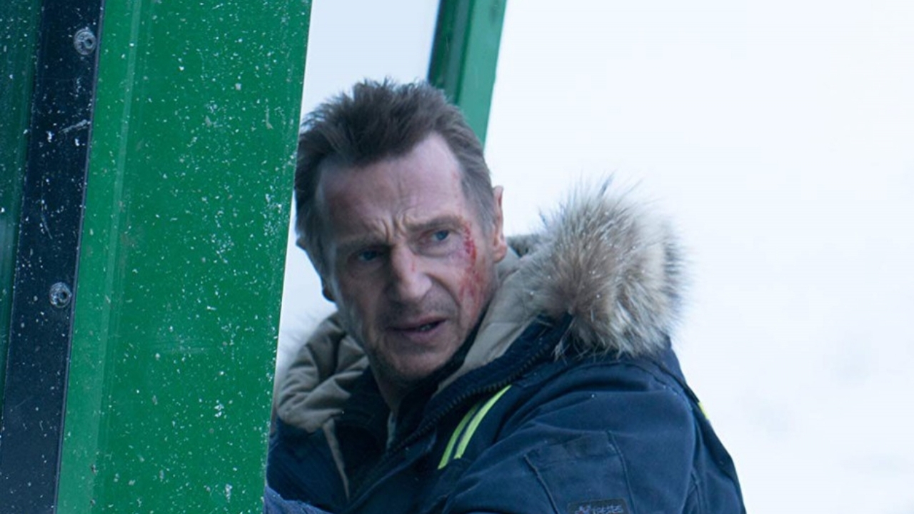 Liam Neeson speelt iconische scène uit 'Taken' na tijdens sportevenement