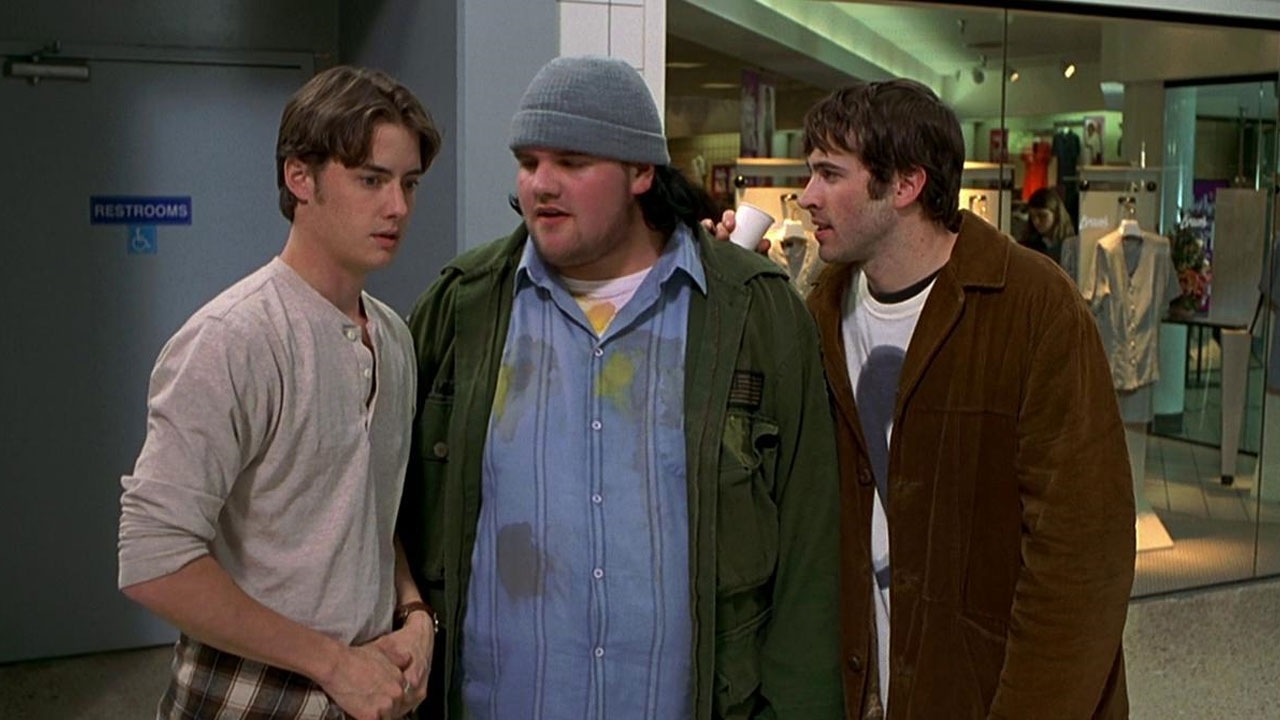 Тусовщики из супермаркета 1995. Ethan Suplee Mallrats. Итан Сапли охота. Итан Сапли тусовщики из супермаркета. Джереми Лондон тусовщики из супермаркета.