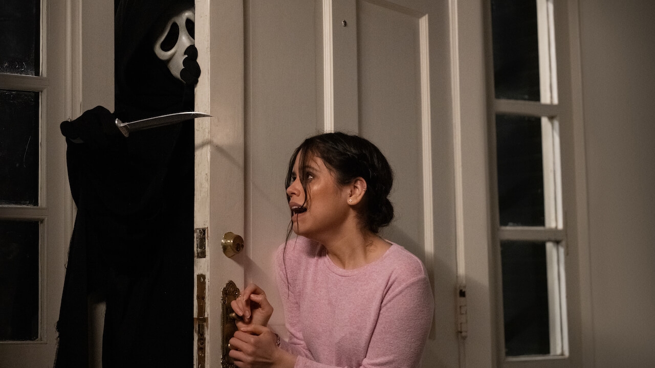 Jenna Ortega rent voor haar leven in de nieuwe 'Scream 6' trailer