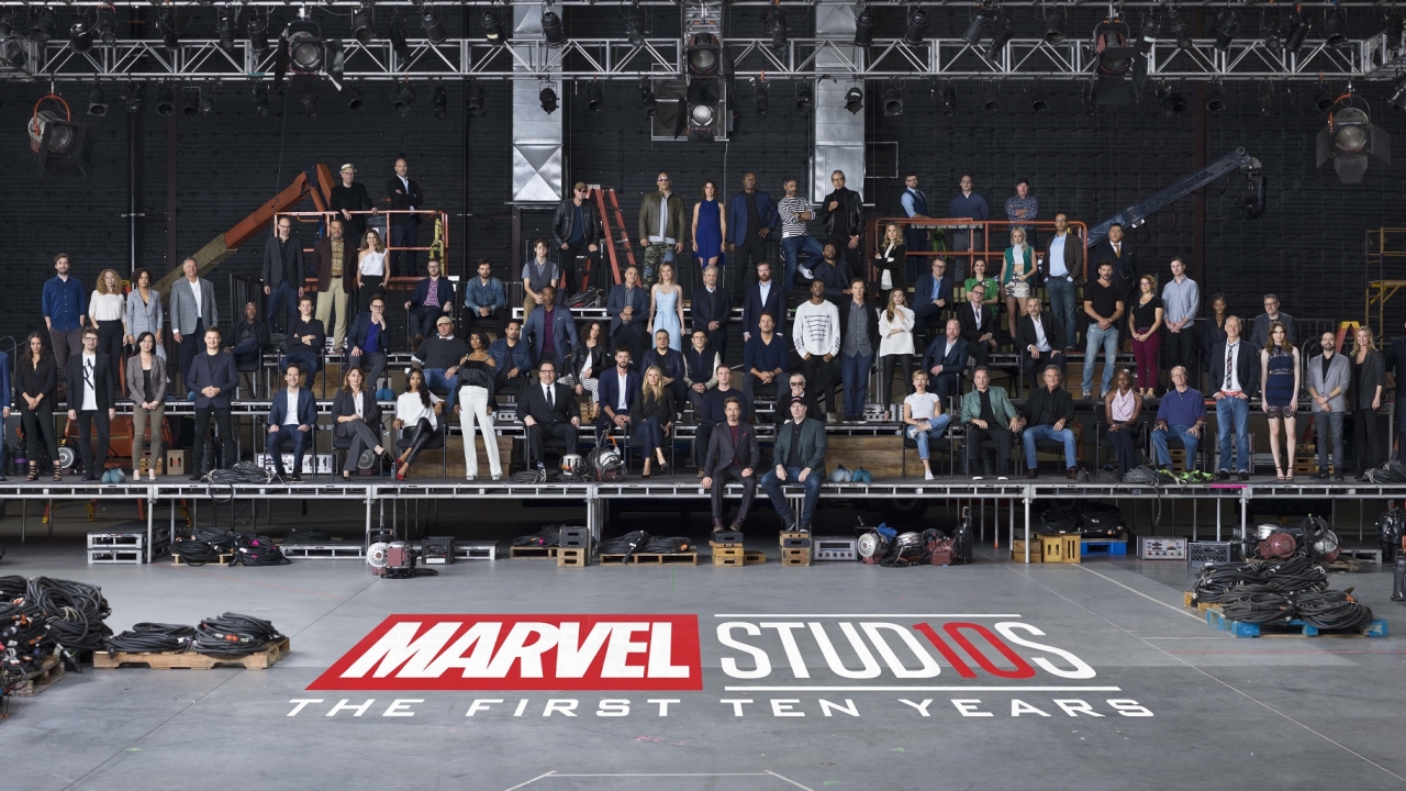 Indrukwekkende groepsfoto van Marvel Cinematic Universe cast en crew!