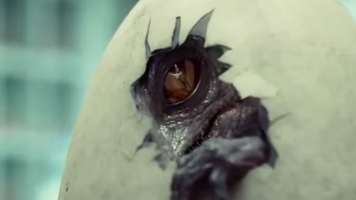Baby Indominus Rex wordt geboren in ijzersterke tv-spot 'Jurassic World'