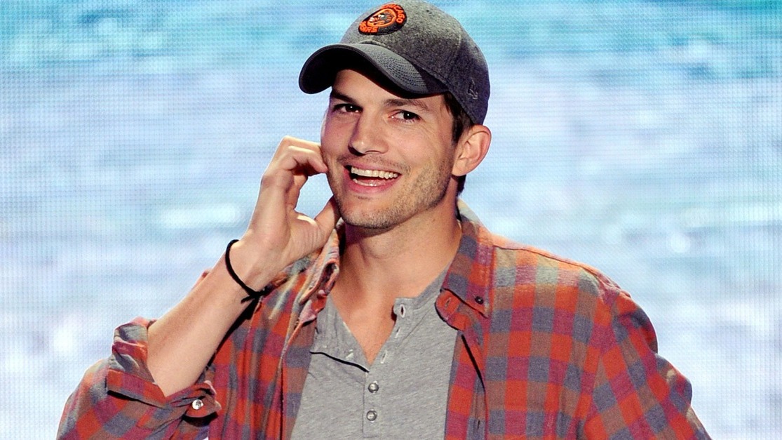 Moederdag cadeau: Ashton Kutcher renoveert ouderlijk huis