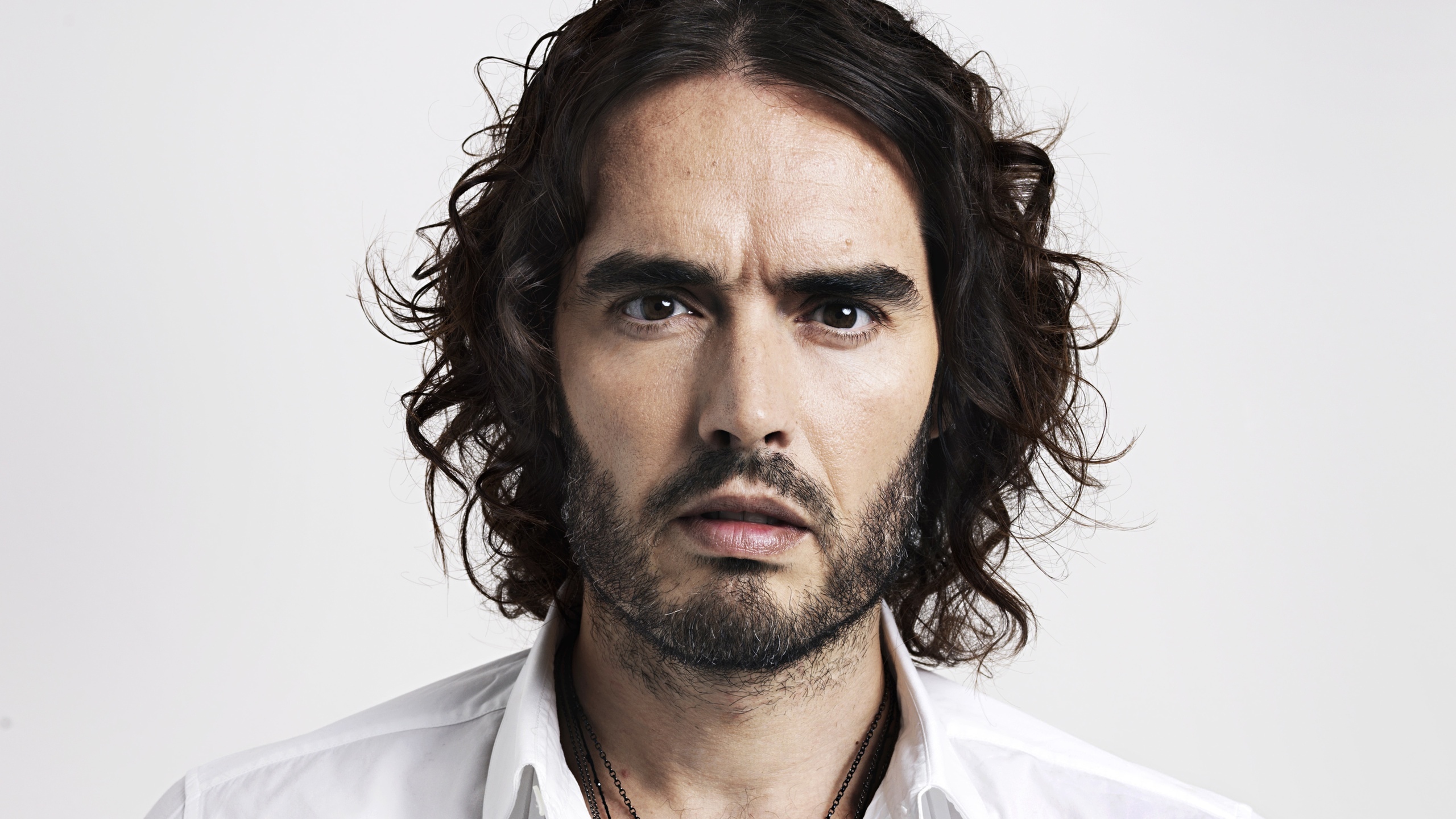 Russell Brand naast Nicolas Cage in 'Army of One'