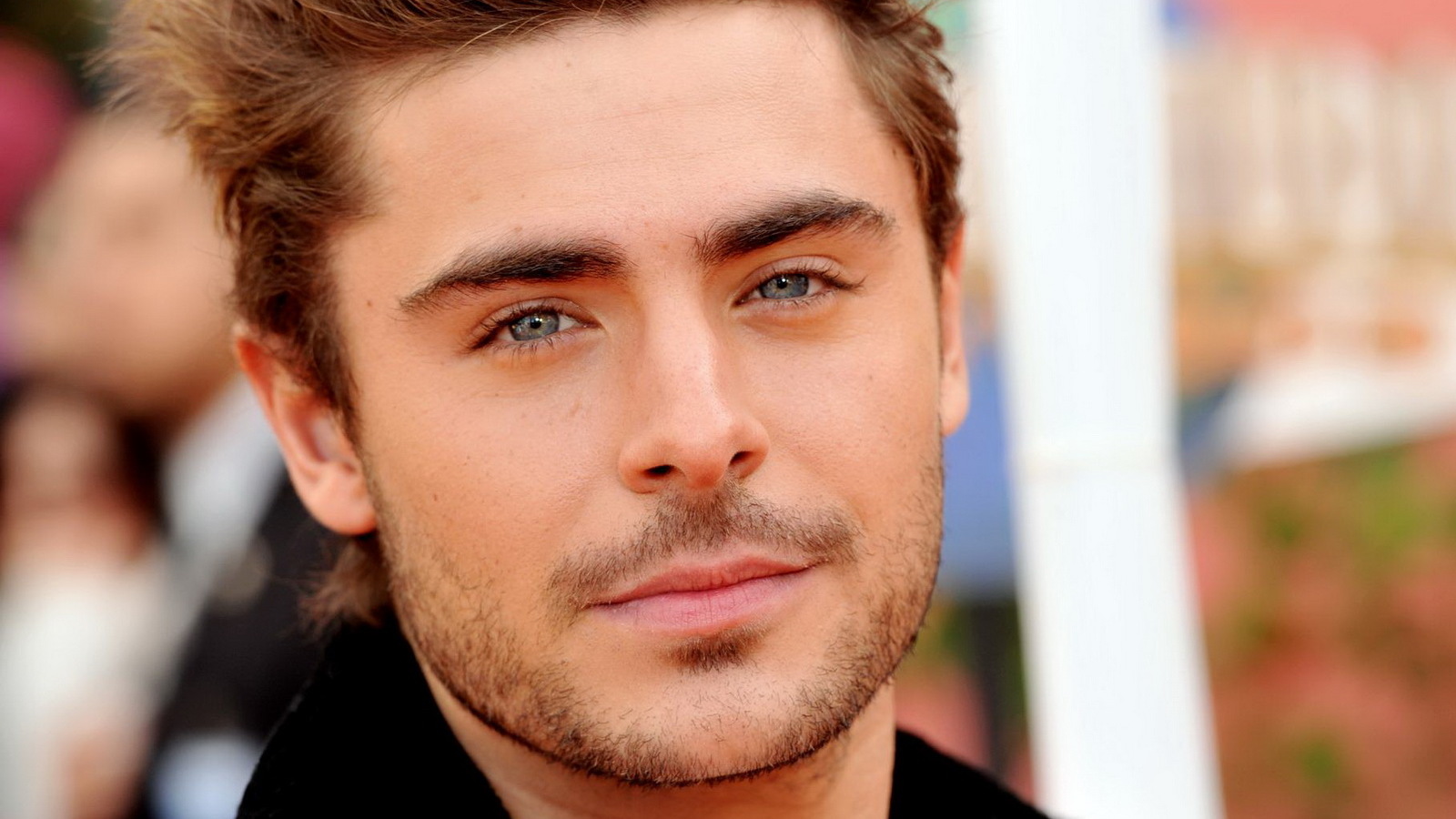 Zac Efron neemt relatie niet serieus