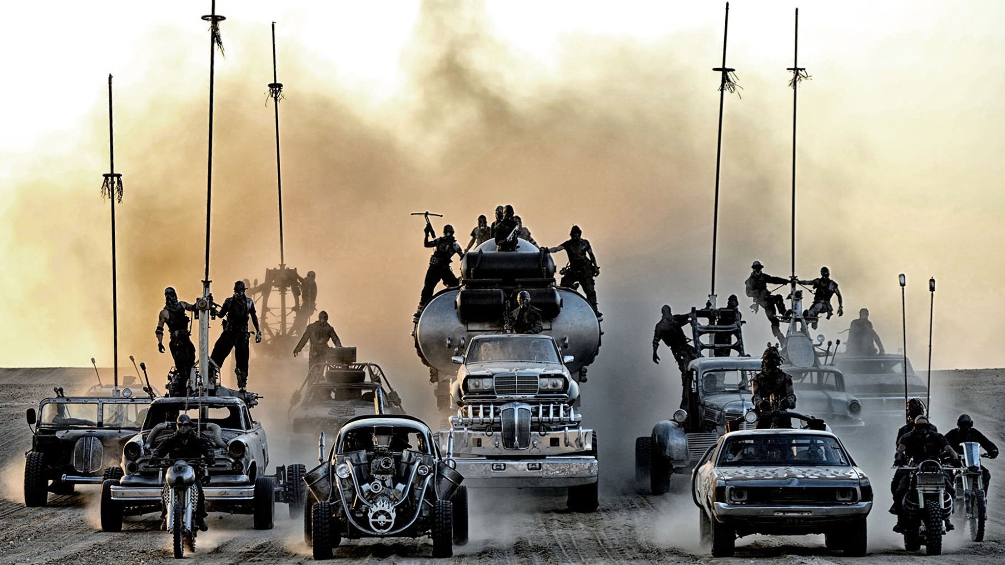 Voertuigen op nieuwe foto 'Mad Max: Fury Road'