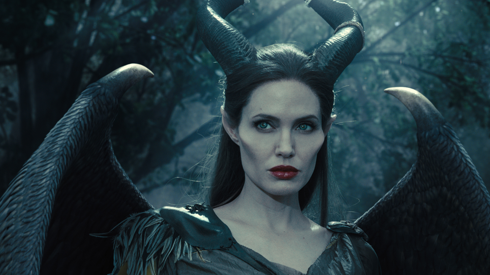 Nieuwe clip en featurette 'Maleficent'