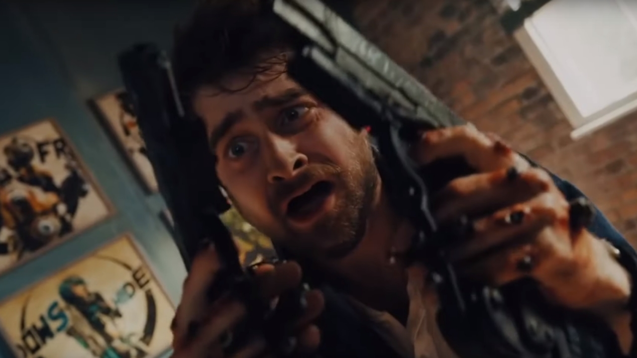 Gestoorde trailer 'Guns Akimbo' geeft pistoolhanden aan Daniel Radcliffe!