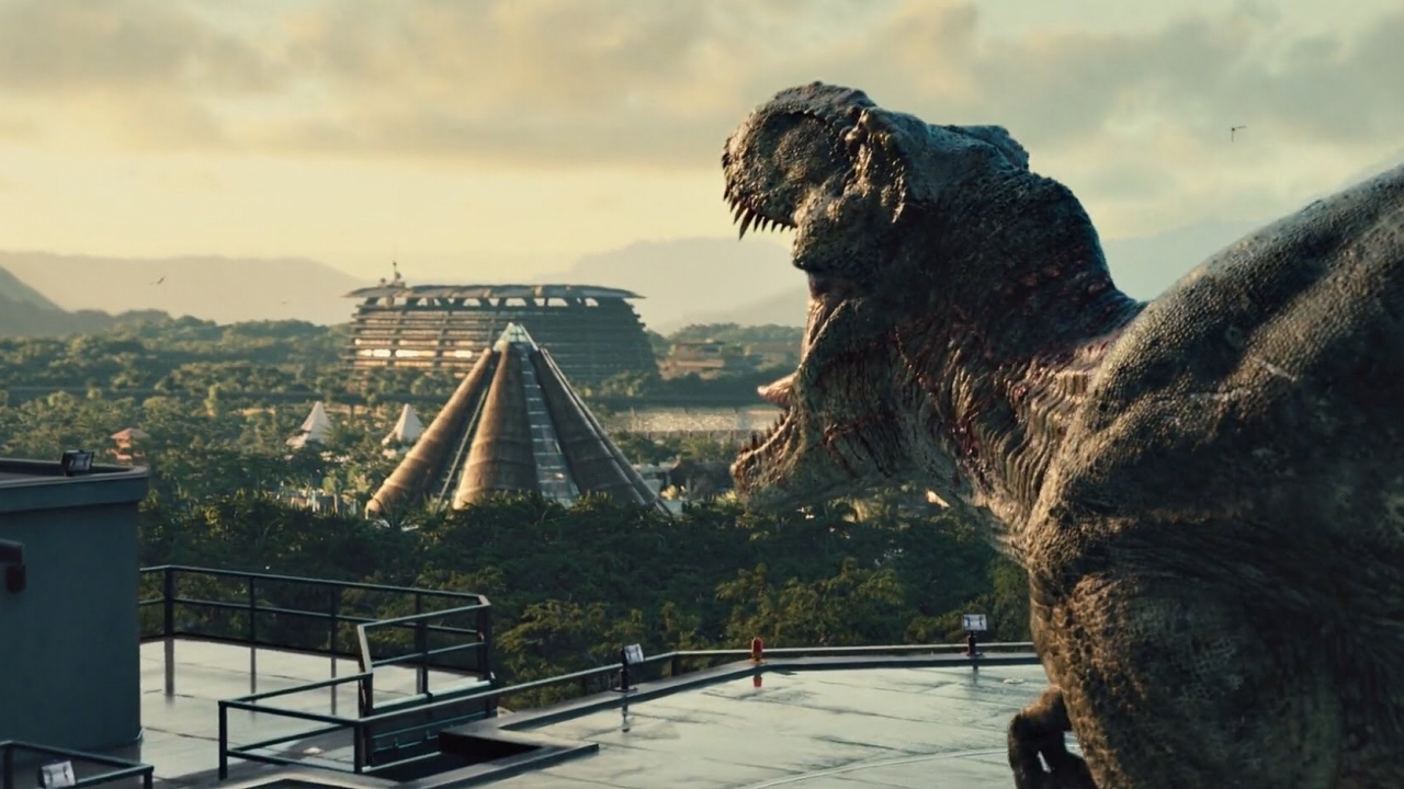 Lol met een dinopop op de set van 'Jurassic World'-vervolg