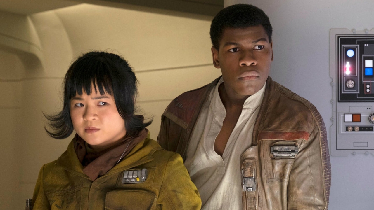 John Boyega kritisch over Finn's relatie met Rose in 'Star Wars: The Last Jedi'