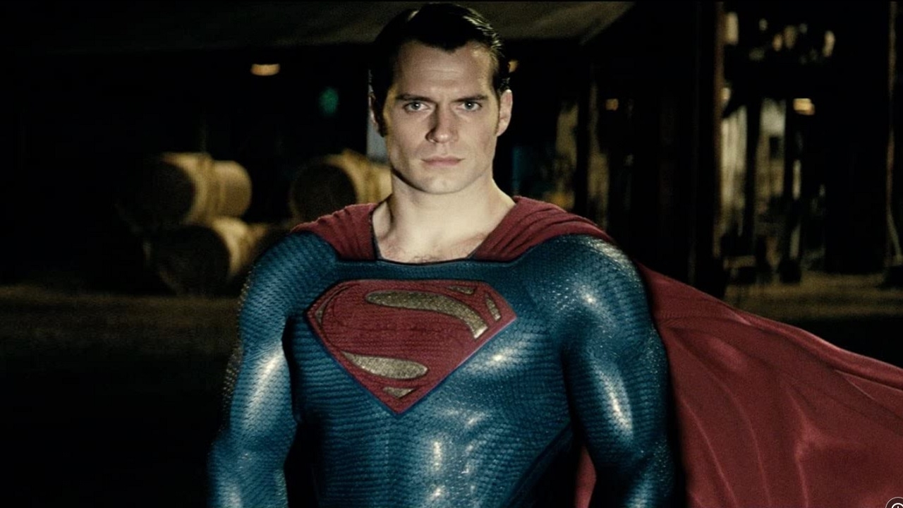 Henry Cavill deelt opmerkelijke sneer uit aan Zack Snyder en Walter Hamada