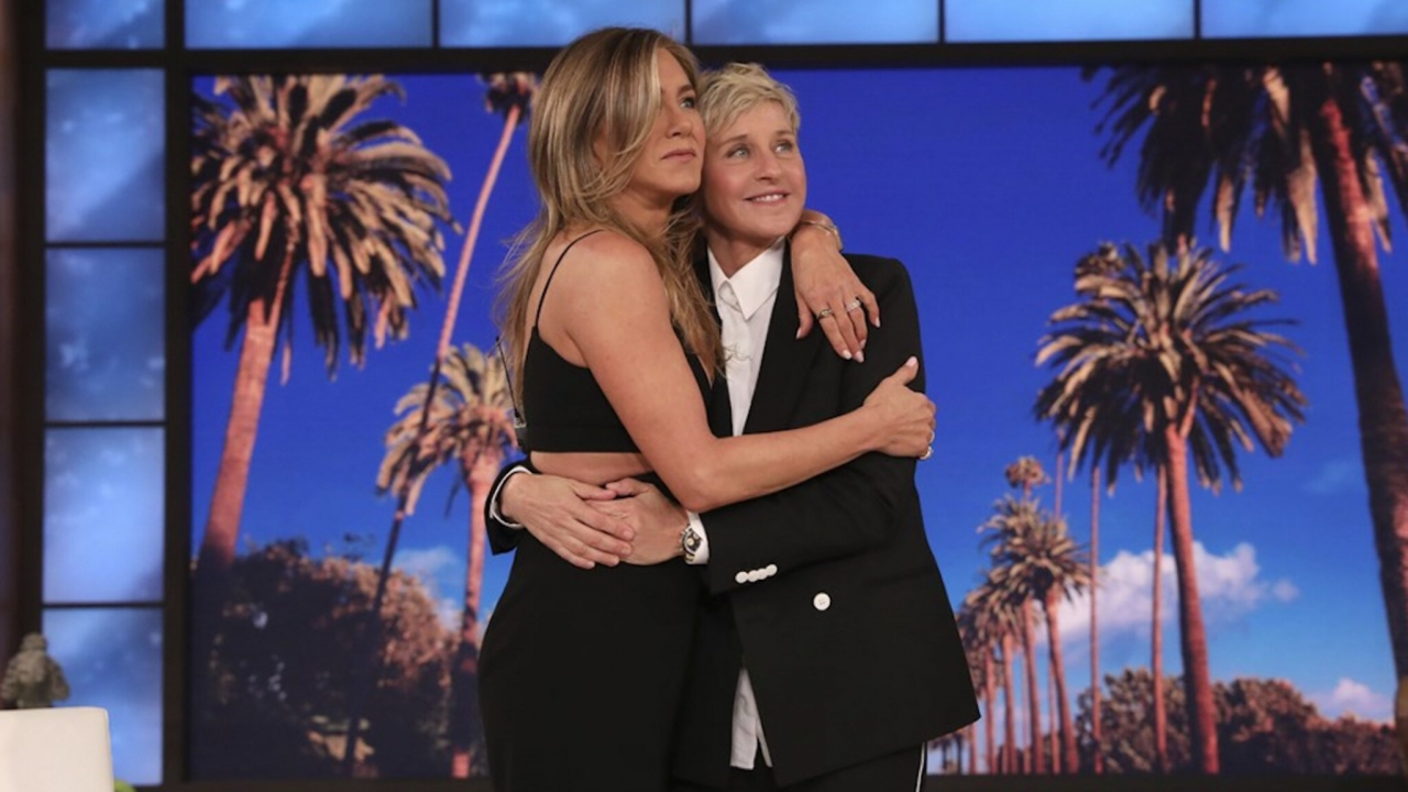 Jennifer Aniston grapt in laatste aflevering van 'The Ellen Show' over 'Friends' en Brad Pitt