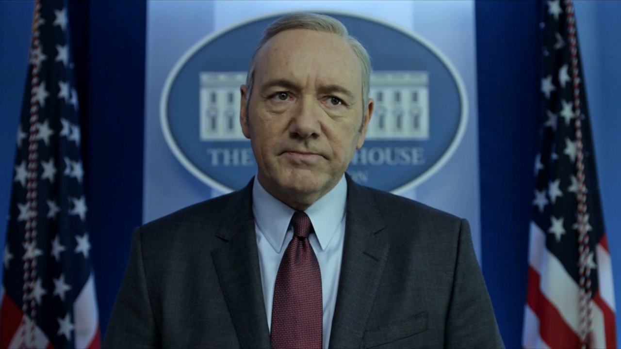 Kevin Spacey deelt opnieuw een vreemde kerstwens als Frank Underwood