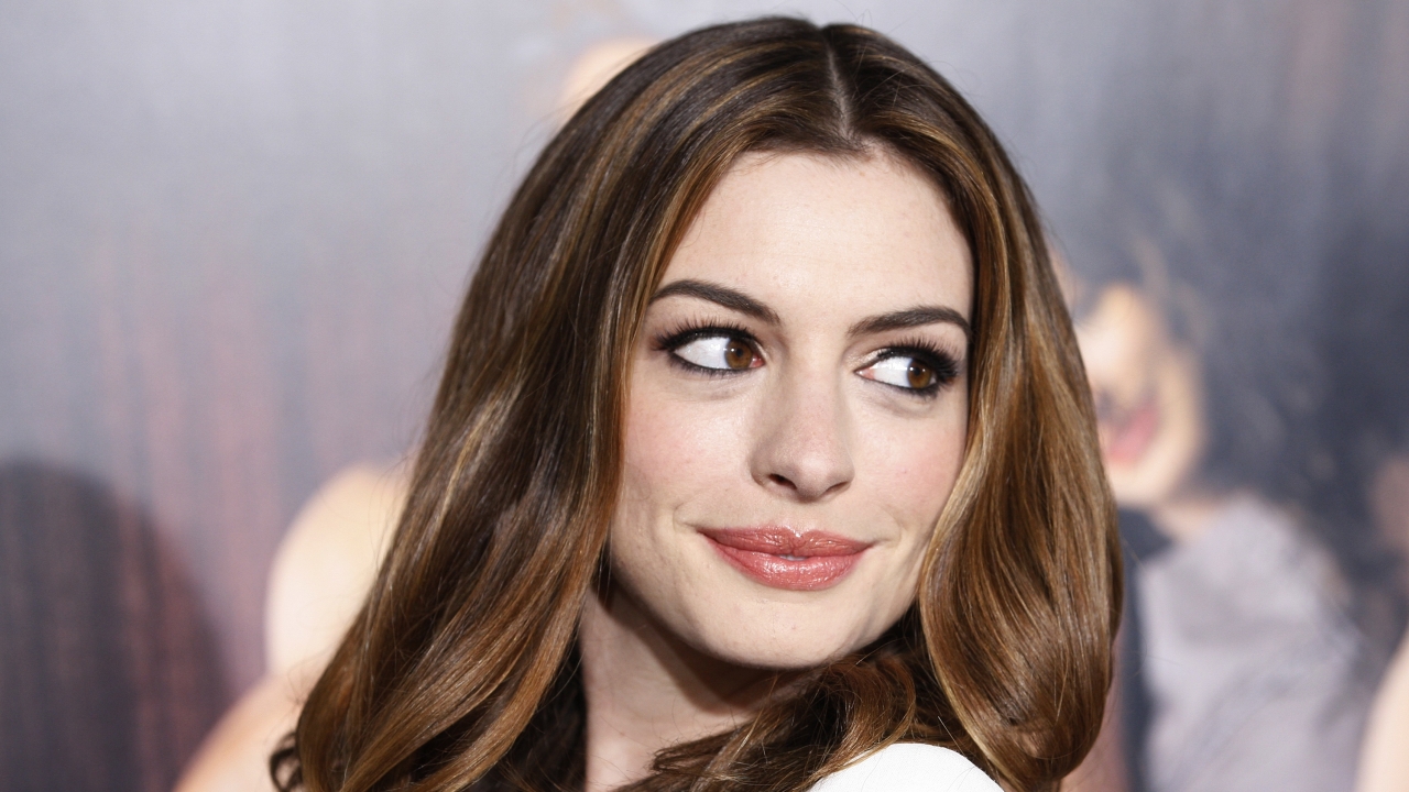 Anne Hathaway wordt volwassen in 'Live Fast Die Hot'