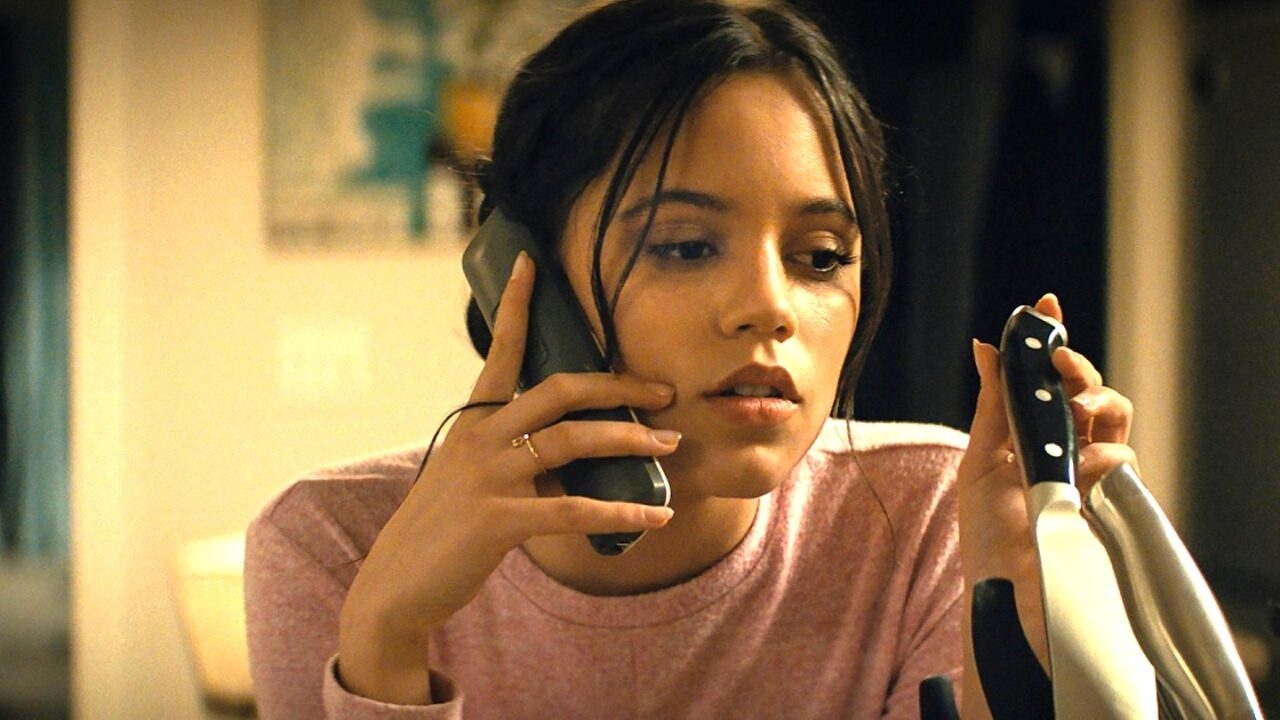 Ghostface daagt Jenna Ortega uit in 'Scream 5' jubileum post