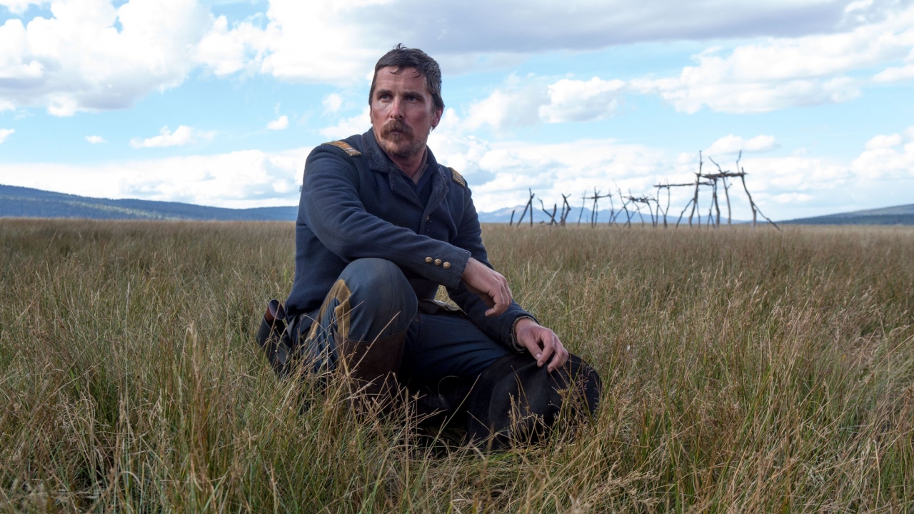 Christian Bale reist door het wilde westen in trailer 'Hostiles'