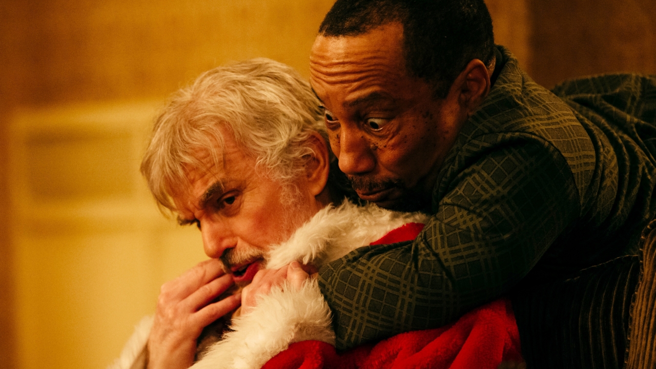 Billy Bob Thornton kan z'n moeder niet uitstaan in 2e redband trailer 'Bad Santa 2'