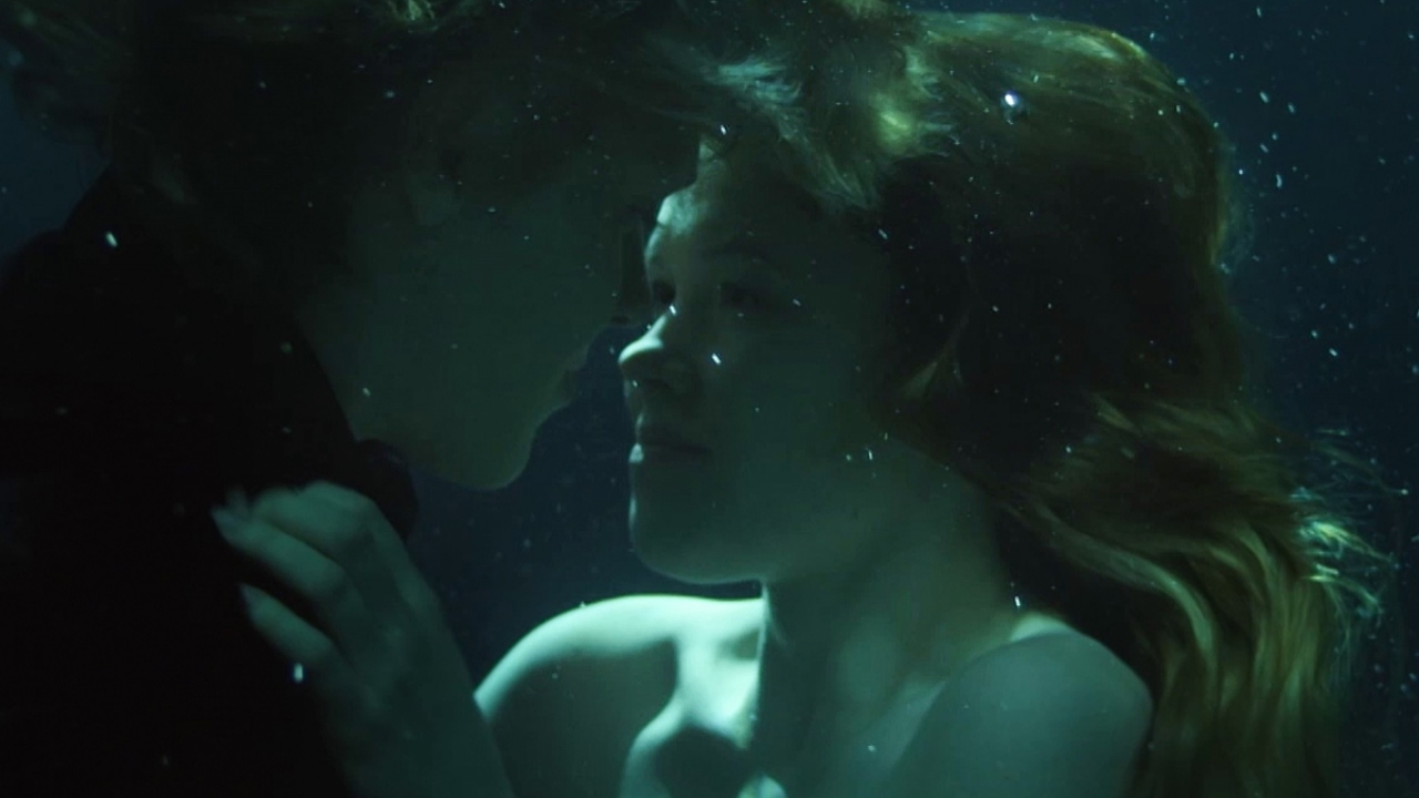Verleidelijke mensetende zeemeerminnen in muzikale trailer 'The Lure'