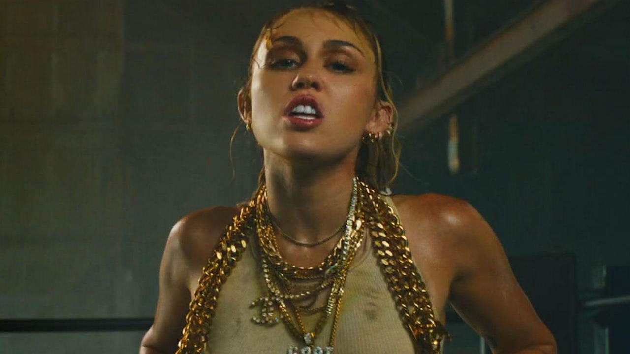 Miley Cyrus en nieuwe vriendin kunnen niet van elkaar afblijven (foto's)