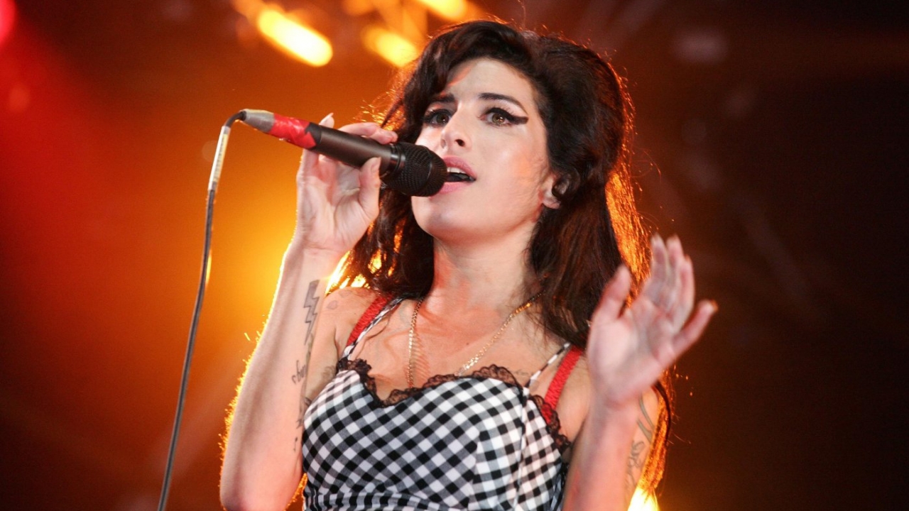 Amy Winehouse keert terug uit de dood voor film over haar turbulente en korte leven