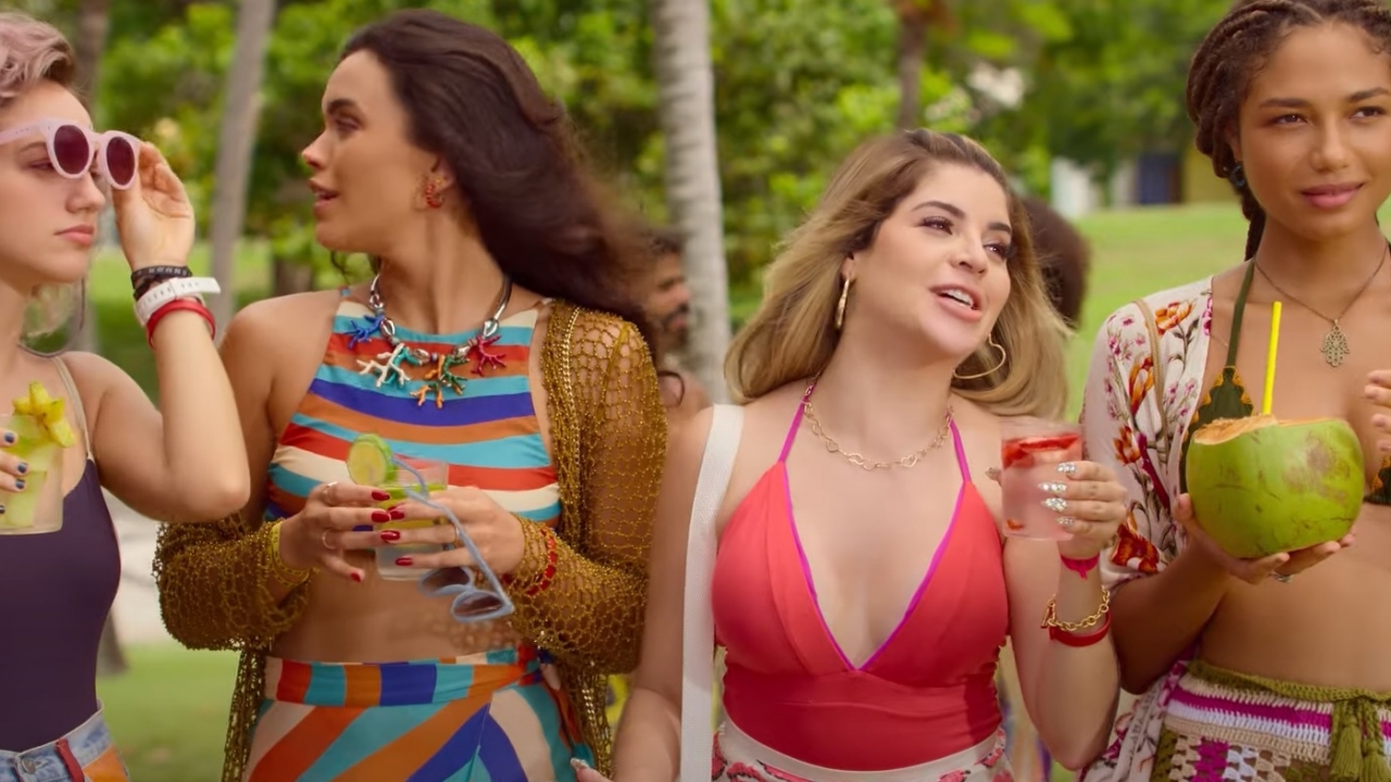 Veel zomerse vrouwen in trailer Netflix-film 'Carnaval'