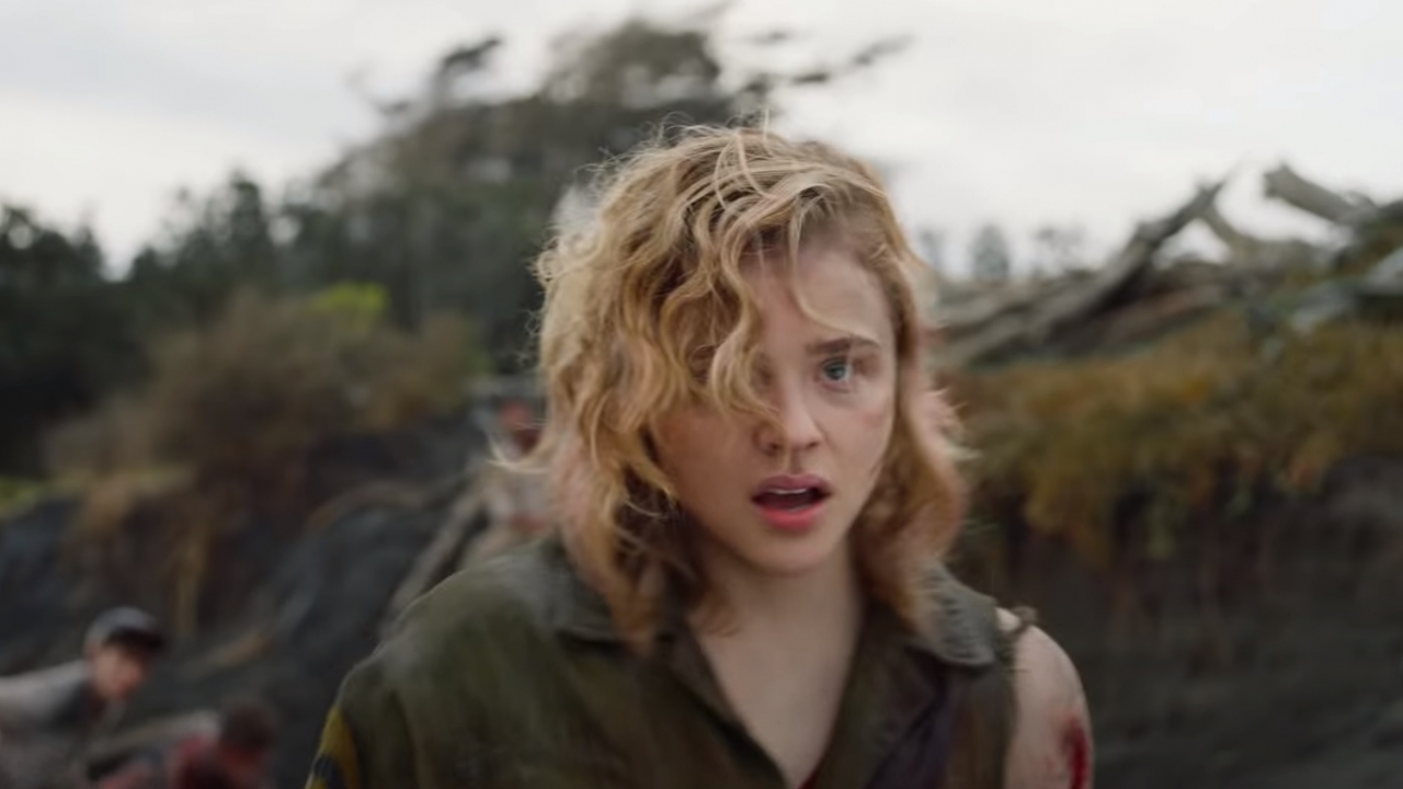 Krankzinnige actie in trailer 'Shadow in the Cloud' met Chloë Grace Moretz