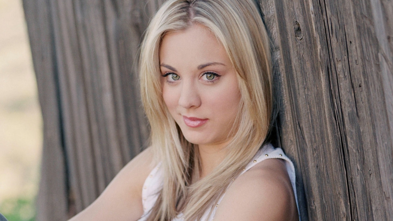 Kaley Cuoco en 'Arrow'-acteur aan het daten?