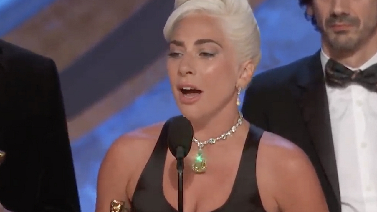 'Lady Gaga draagt juweel van 30 miljoen (!) dollar bij Oscars'