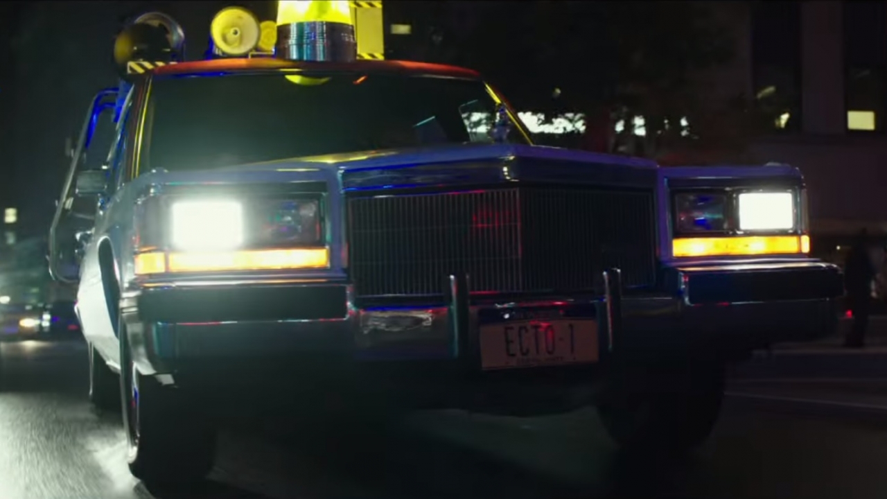 'Ghostbusters' promo's: De vier "Ghostbusterettes" en Ecto-1