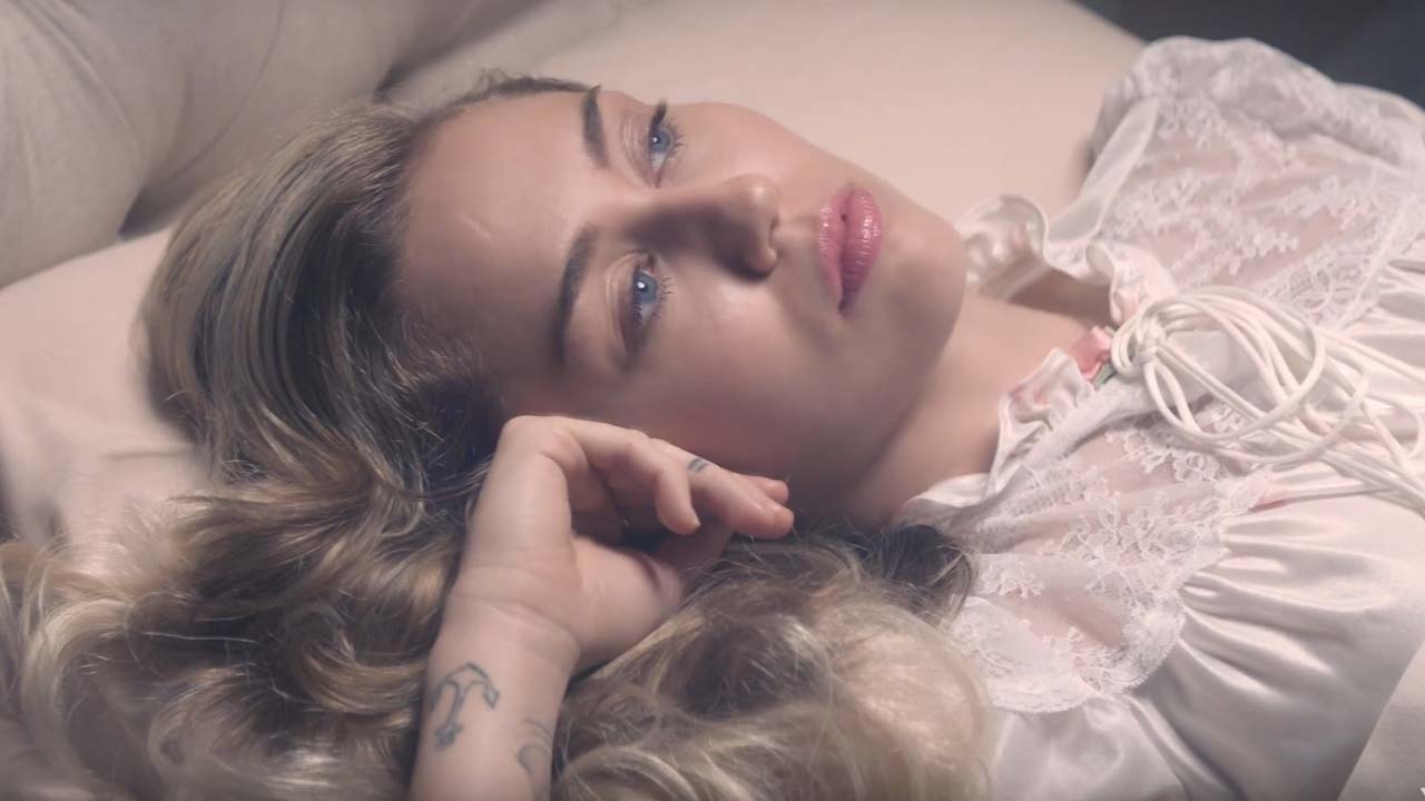 Hoe Miley Cyrus alsnog veel seks heeft in coronatijd: "Gewoon lekker via FaceTime"