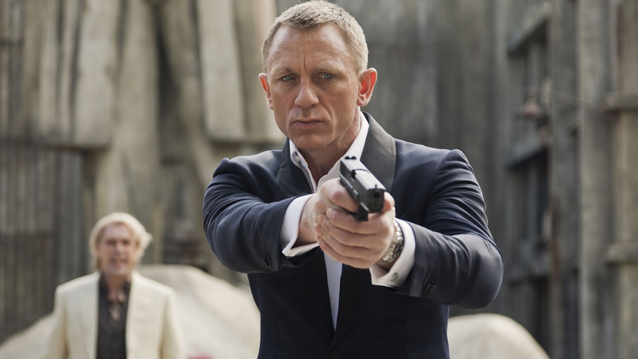Nieuwe foto's Bond-film 'No Time to Die' onthullen klassieke auto