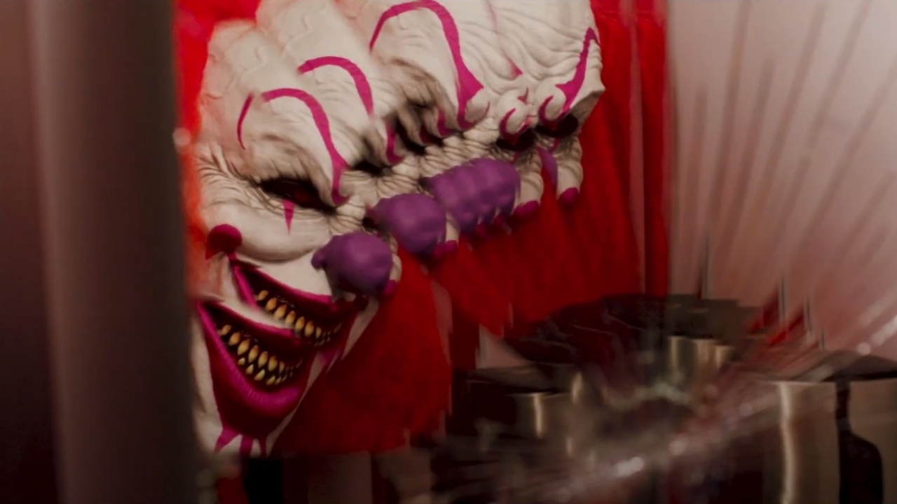 Wéér zo'n doodenge clown in de trailer van nieuwe horror-remake 'Terror Train'