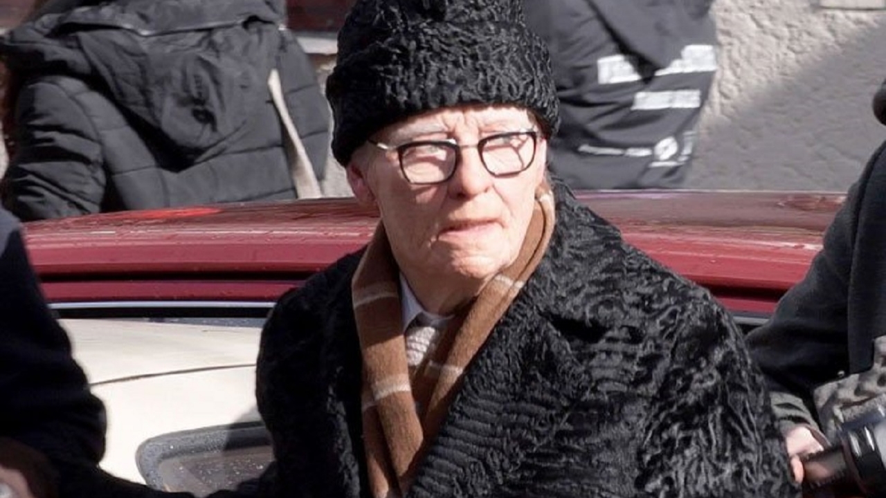 Tilda Swinton als bejaarde man op eerste setfoto's 'Suspiria'-remake
