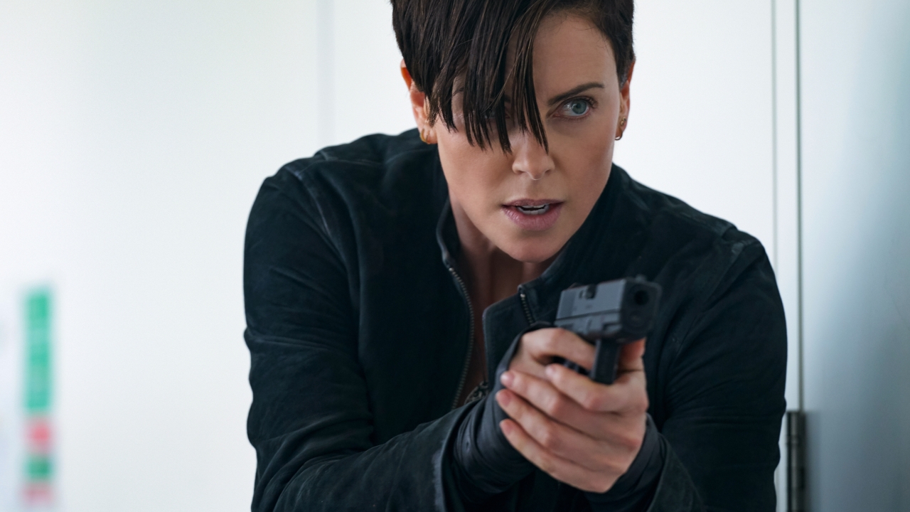 Charlize Theron onthult waarom zij zo graag Uma Thurman wilde voor 'Old Guard 2'