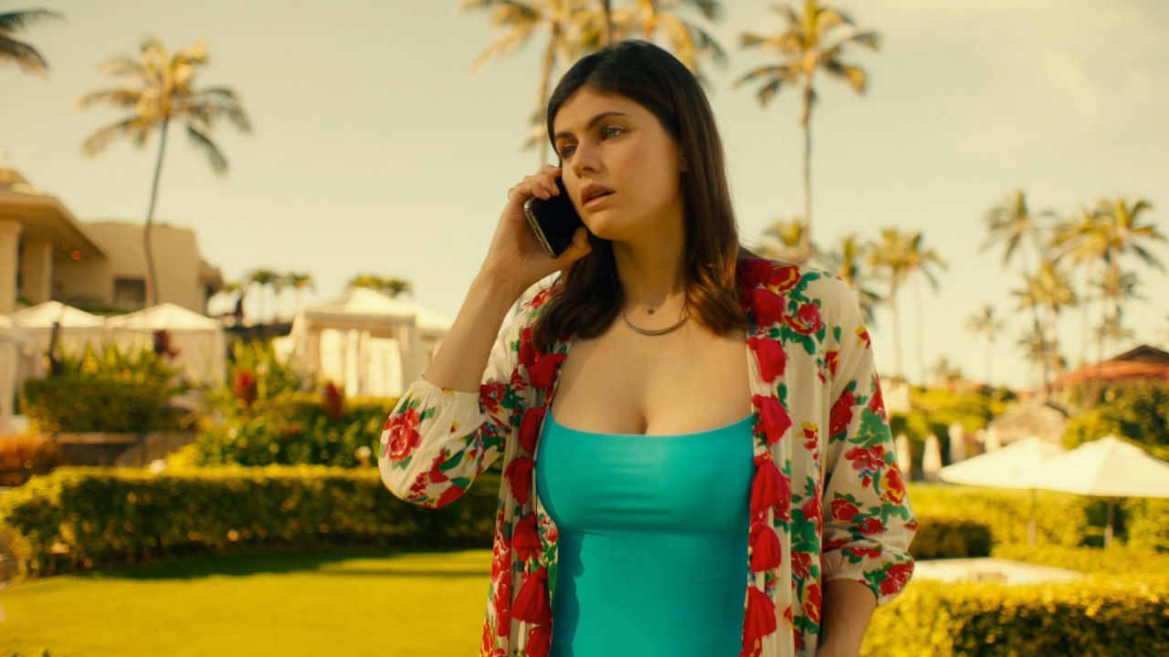 In strak shirtje geeft Alexandra Daddario heel wat prijs op Insta: "Heb je het koud?"