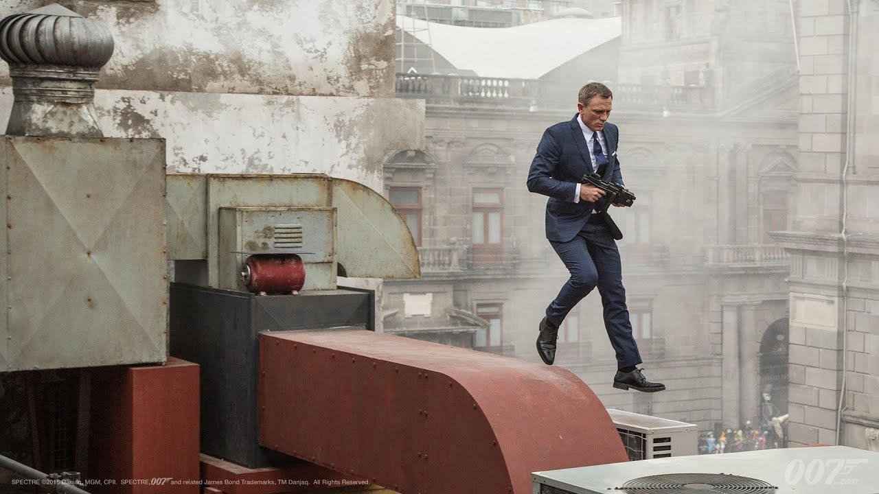 Indrukwekkende stunt in 'No Time To Die': James Bond jumpt van een brug (video)