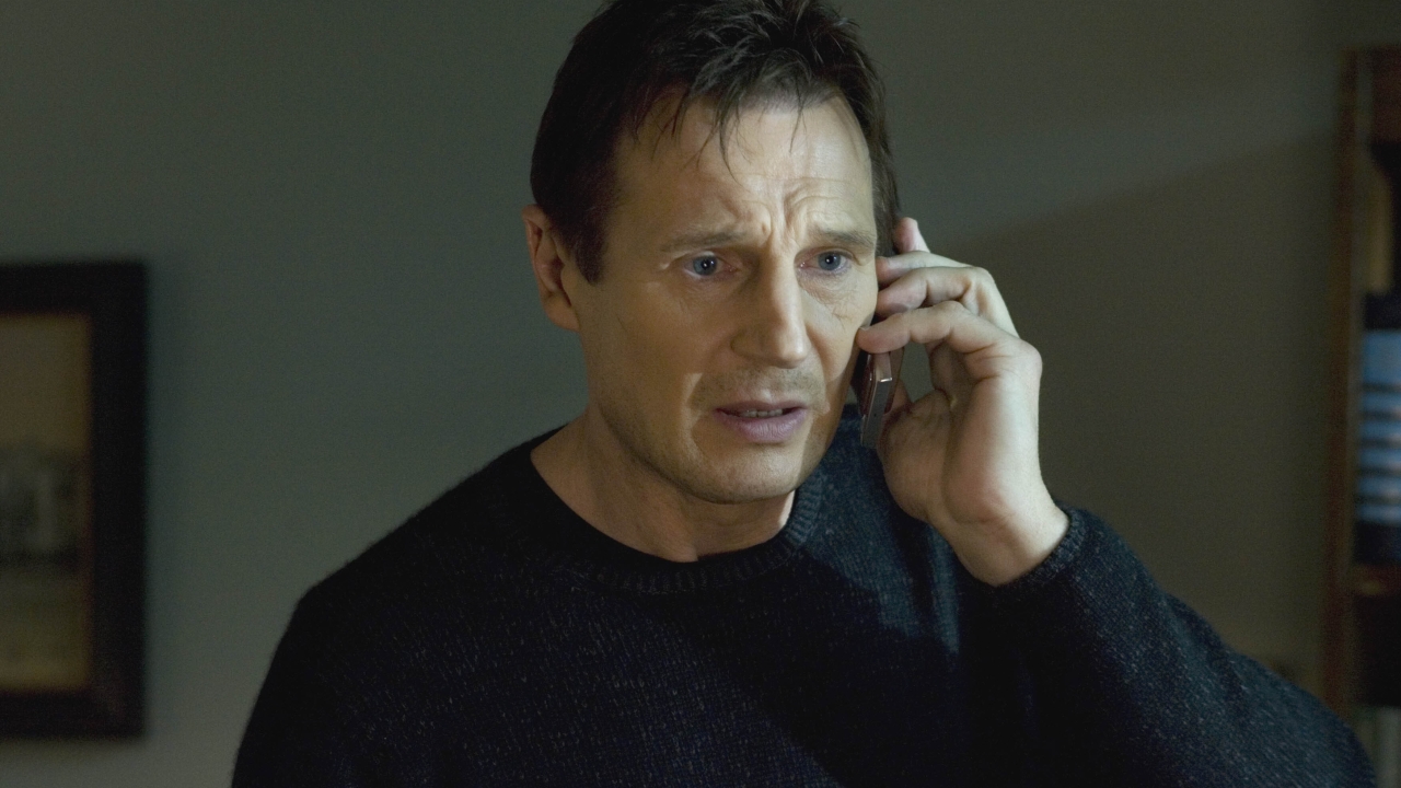 Emotionele Liam Neeson vraagt om hulp: "help me, en red de komediefilm"