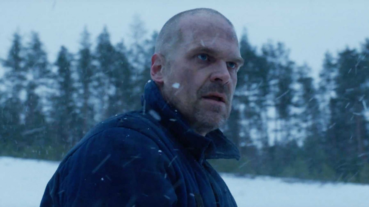 David Harbour deelt warme reactie nadat 'Stranger Things'-collega uit de kast komt